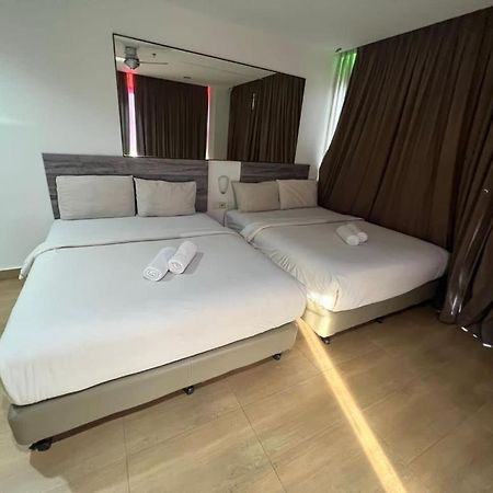 Tropical Hotel Kota Damansara Петалинг Джая Екстериор снимка