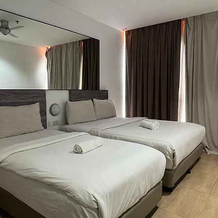 Tropical Hotel Kota Damansara Петалинг Джая Екстериор снимка