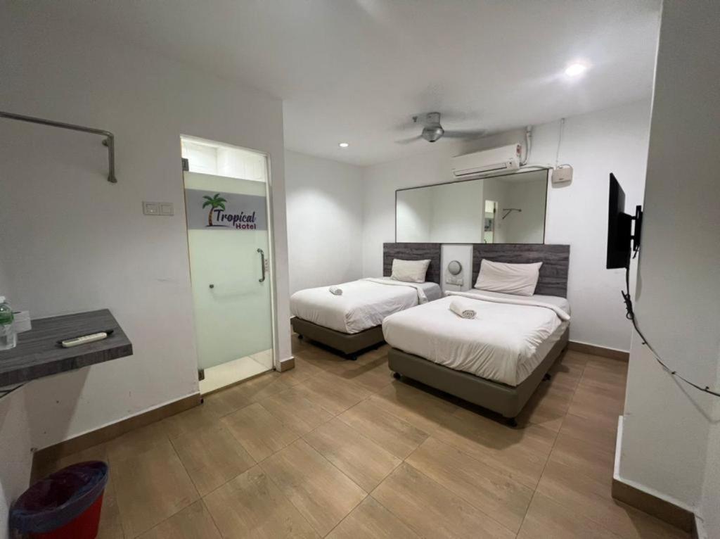 Tropical Hotel Kota Damansara Петалинг Джая Екстериор снимка