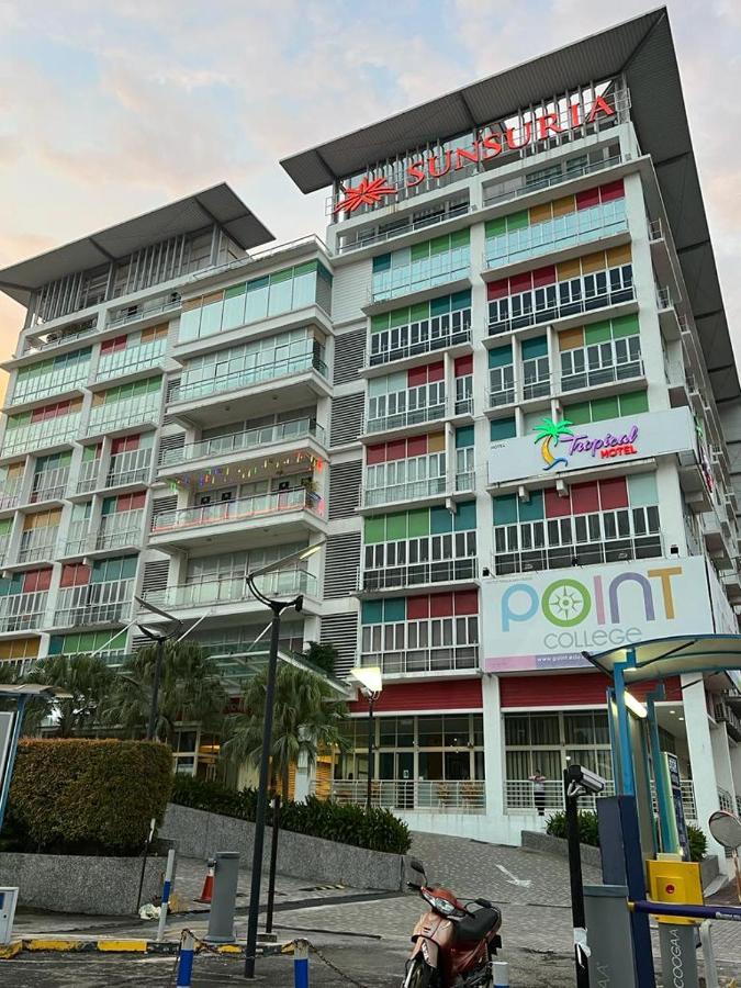 Tropical Hotel Kota Damansara Петалинг Джая Екстериор снимка