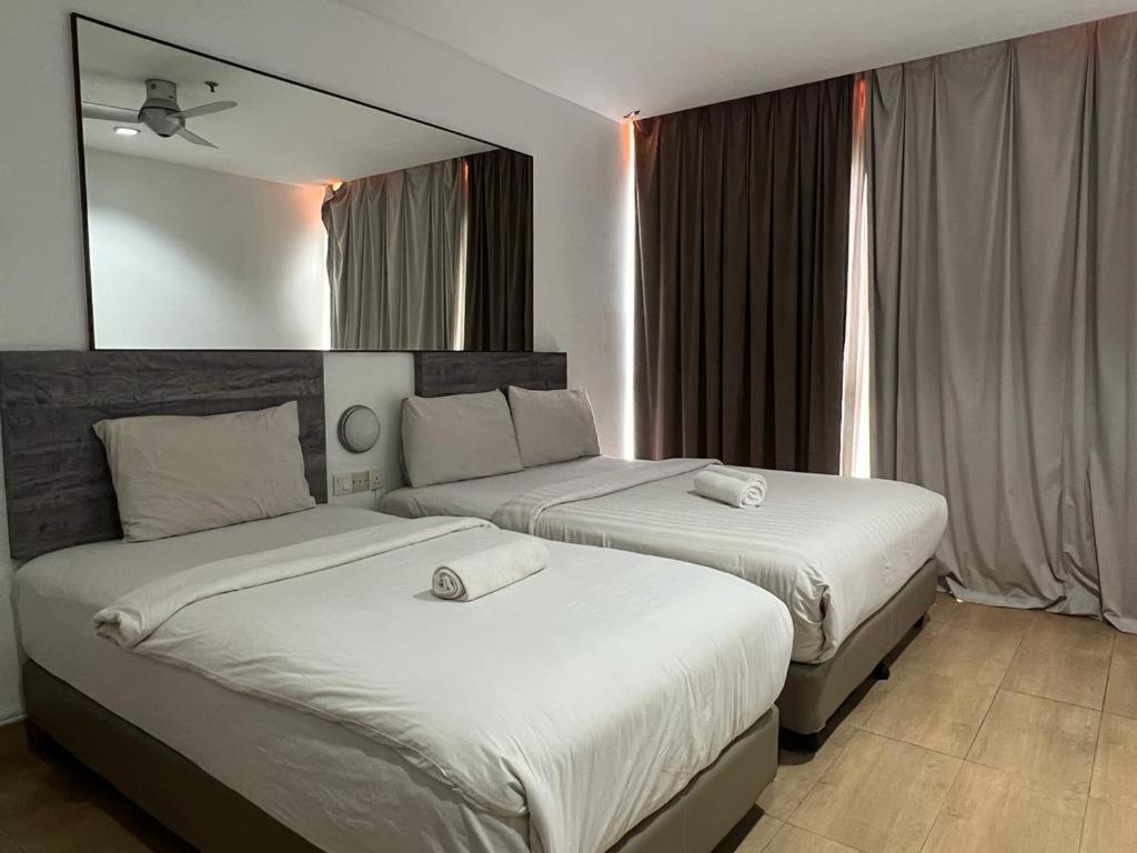 Tropical Hotel Kota Damansara Петалинг Джая Екстериор снимка